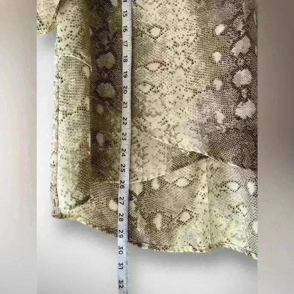 Women's Small Snake Print Blouse 3/4 Sleeves High Low Hem by She + Sky NWOT - Picture 3 of 9
